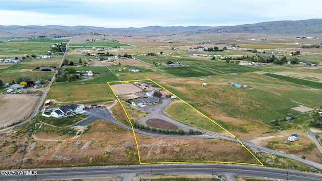 7773 N Wenas Rd, Selah, WA 98942 - overview of rural landscape with a mountain backdrop and property boundaries highlighted