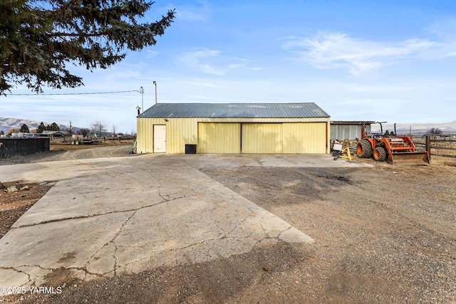 7773 N Wenas Rd, Selah, WA 98942 - detached garage featuring driveway and fence