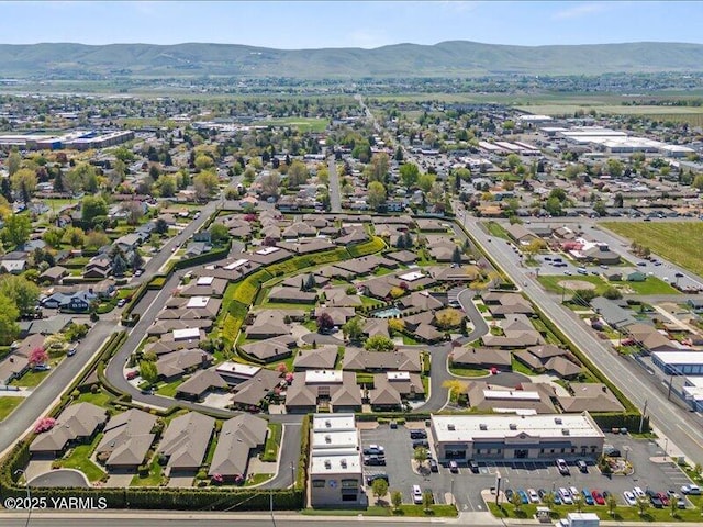 birds eye view of property featuring a mountain view