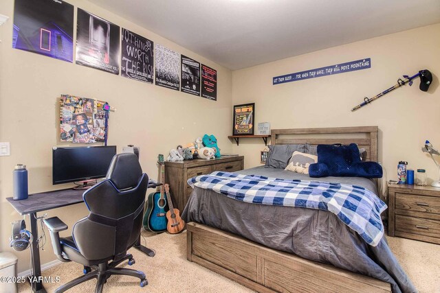 11300 Flintstone Rd, Yakima, WA 98908 - bedroom featuring carpet flooring and a desk