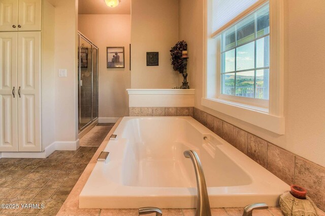 11300 Flintstone Rd, Yakima, WA 98908 - full bath featuring a garden tub and a stall shower