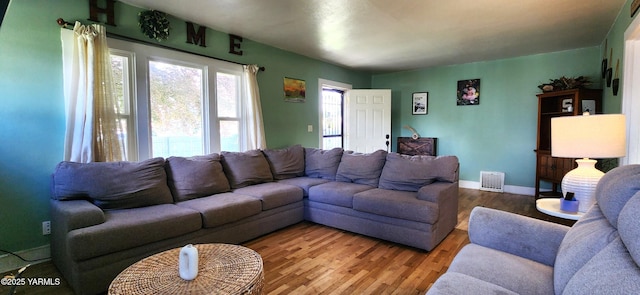 4511 Englewood Ave, Yakima, WA 98908 - living area featuring wood finished floors and baseboards