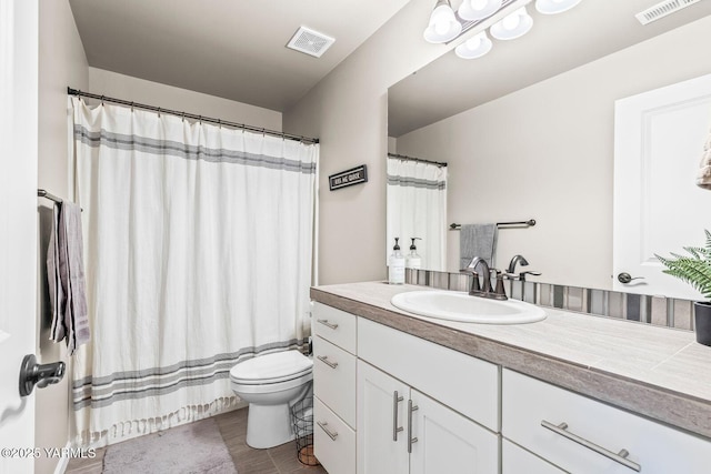 1589 Valhalla Loop, Selah, WA 98942 - full bathroom with vanity, toilet, and wood finished floors