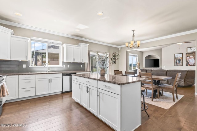 1589 Valhalla Loop, Selah, WA 98942 - kitchen with dishwasher, a chandelier, white cabinets, a kitchen island, and decorative backsplash