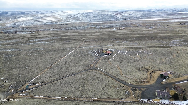 birds eye view of property featuring a mountain view