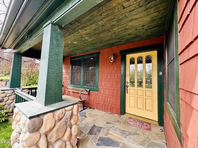 1465 Cook Rd, Yakima, WA 98908 - doorway to property featuring a porch