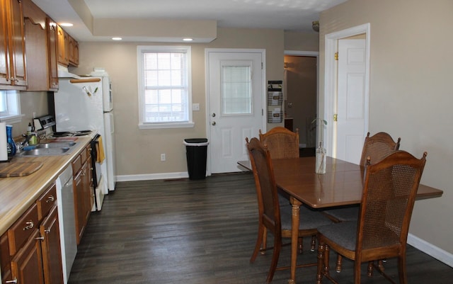 dining space with dark hardwood / wood-style floors