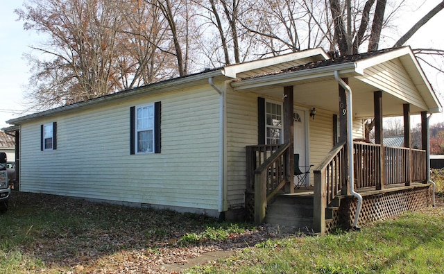 view of front of property featuring a porch