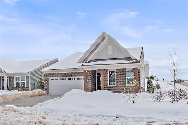 view of front facade with a garage