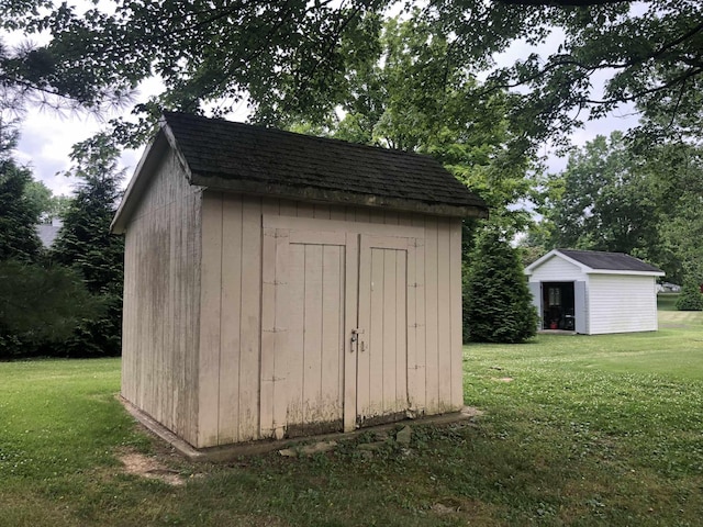 view of outbuilding with a yard