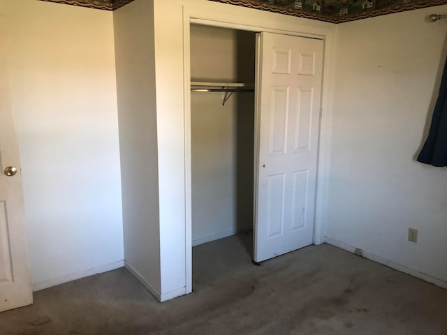 unfurnished bedroom featuring a closet and baseboards