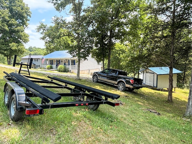 view of yard with a shed