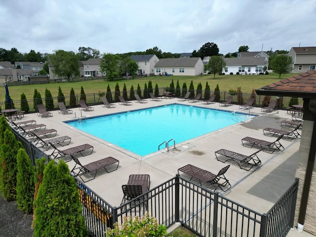 909 Riesling Ct, Walton, KY 41094 - community pool featuring a patio area and a residential view