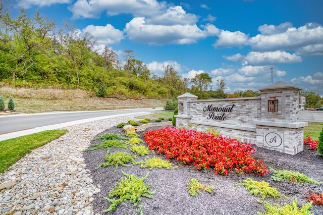 view of community / neighborhood sign