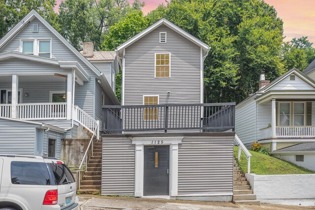 view of front of property