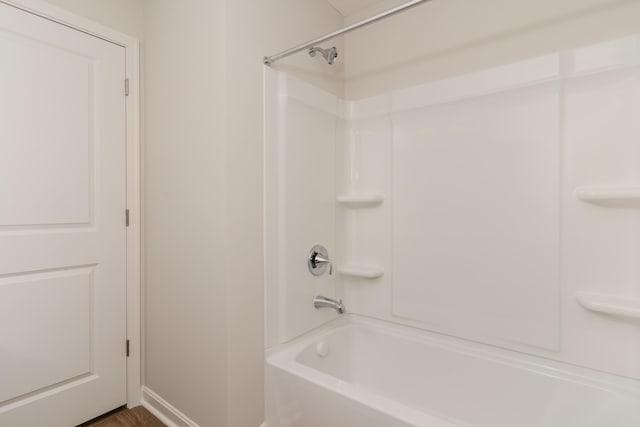 bathroom with washtub / shower combination