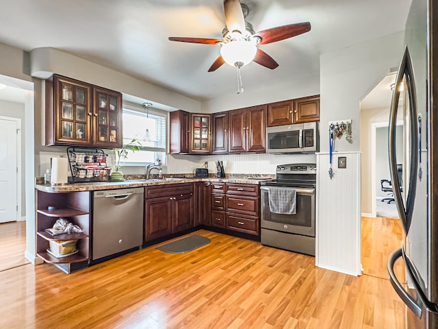 kitchen featuring ceiling fan, appliances with stainless steel finishes, dark brown cabinets, and light hardwood / wood-style flooring