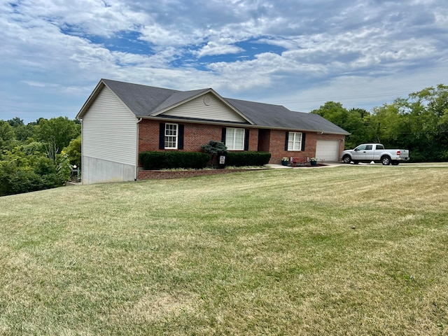 view of front facade with a front yard