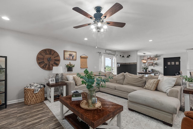 living area featuring a ceiling fan, recessed lighting, baseboards, and wood finished floors