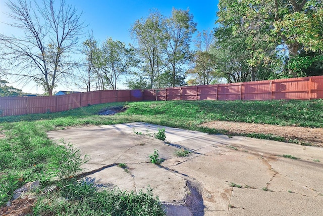 view of yard with a patio