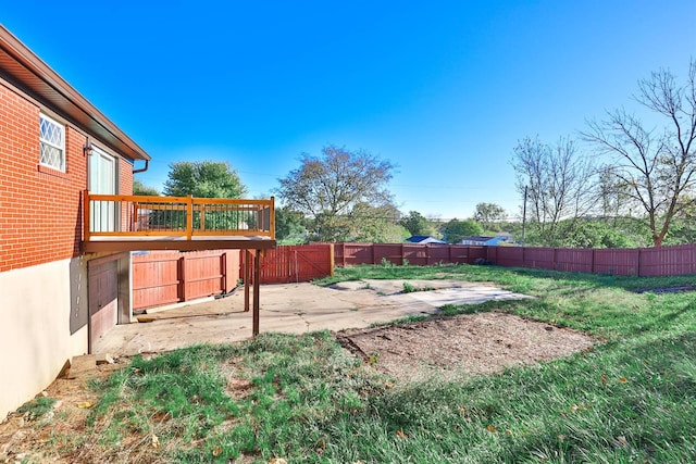 view of yard with a patio