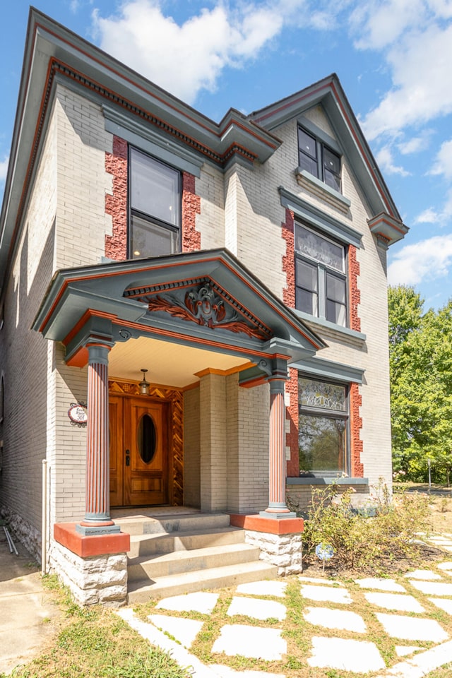 view of front of property featuring a porch