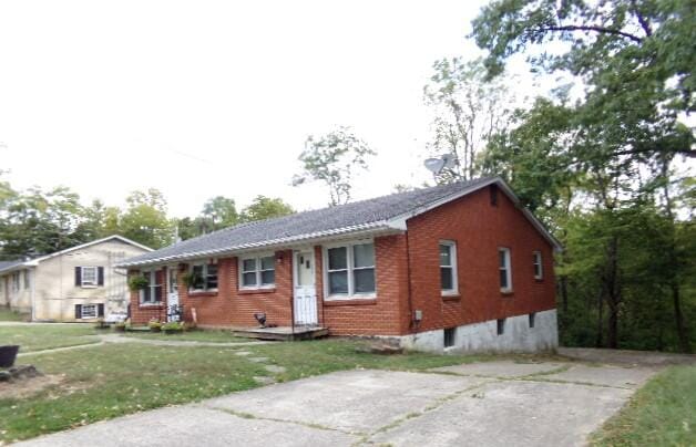 ranch-style house with a front lawn