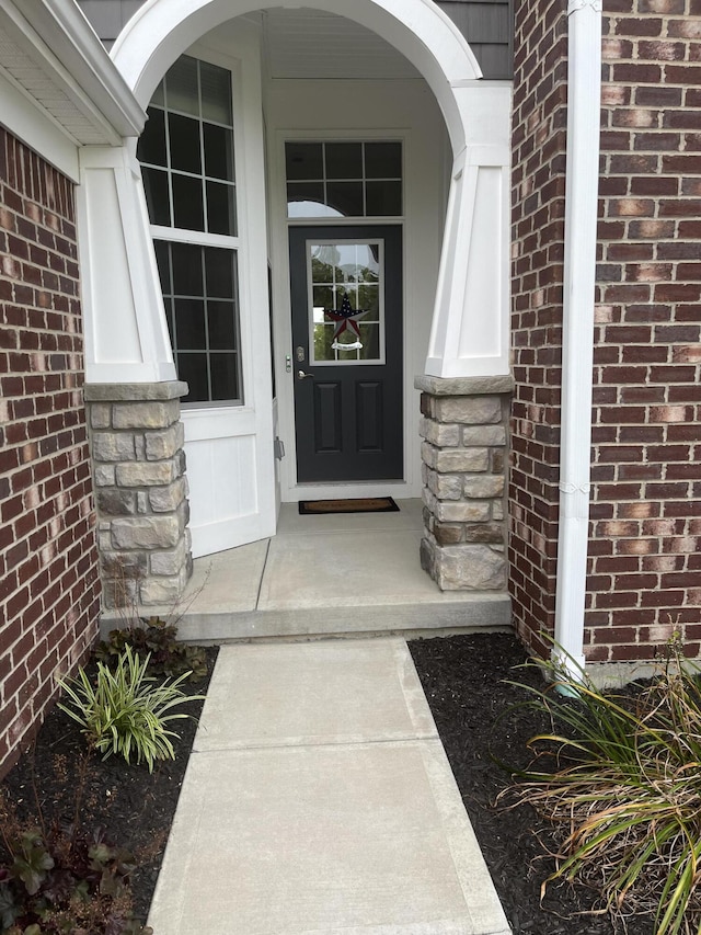 entrance to property featuring covered porch