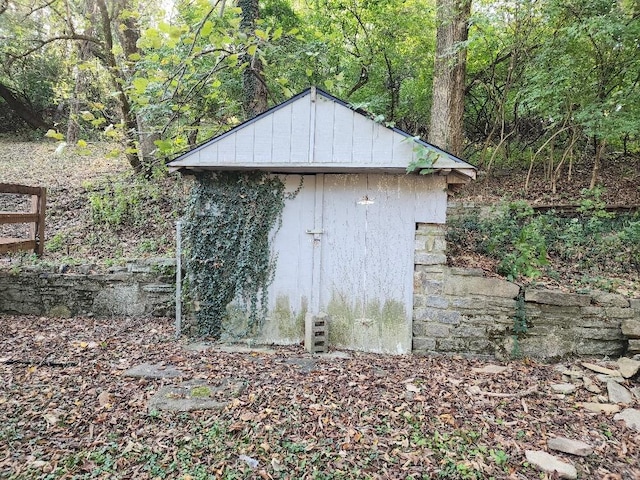 view of outbuilding