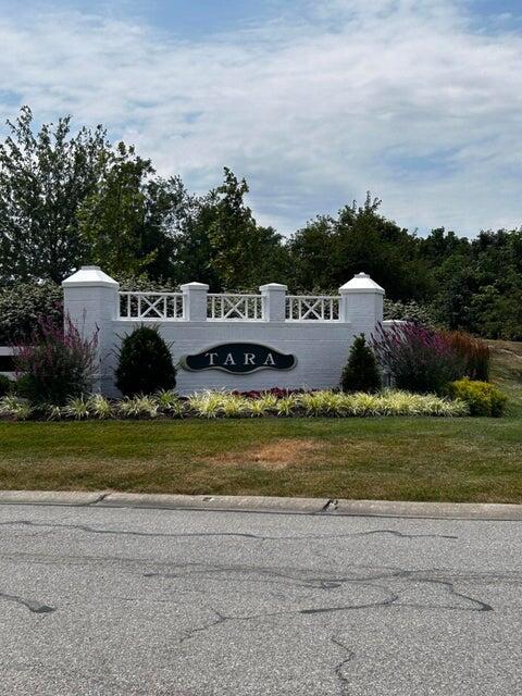 community sign featuring a lawn