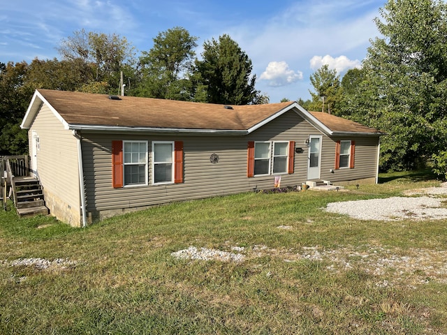 manufactured / mobile home with a front lawn