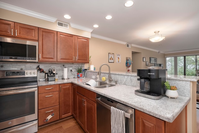 kitchen featuring kitchen peninsula, sink, and stainless steel appliances