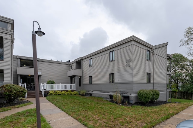 exterior space featuring a yard