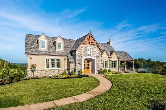 view of front of home featuring a front lawn