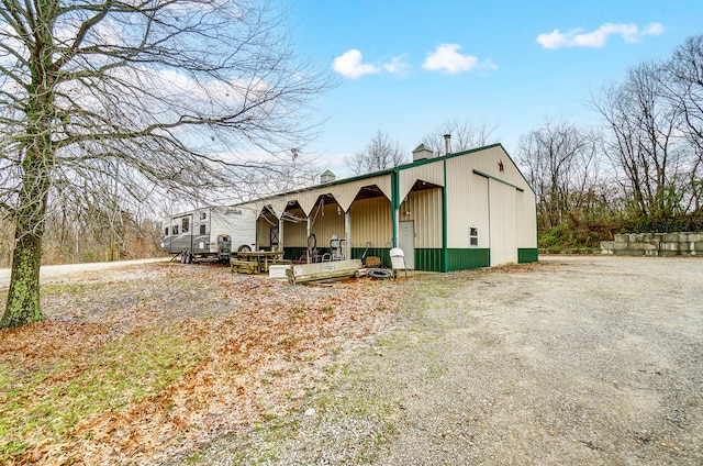 view of front facade featuring an outbuilding