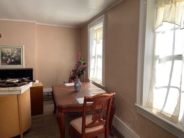 dining space featuring ornamental molding