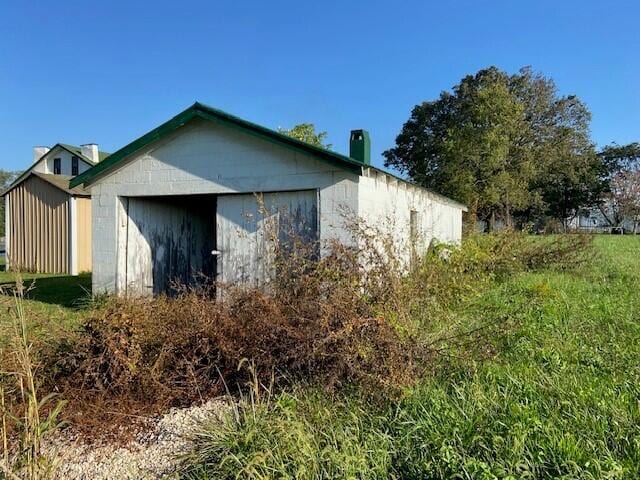 view of side of property