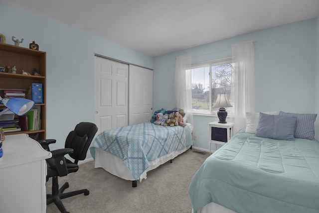 carpeted bedroom featuring visible vents, baseboards, and a closet