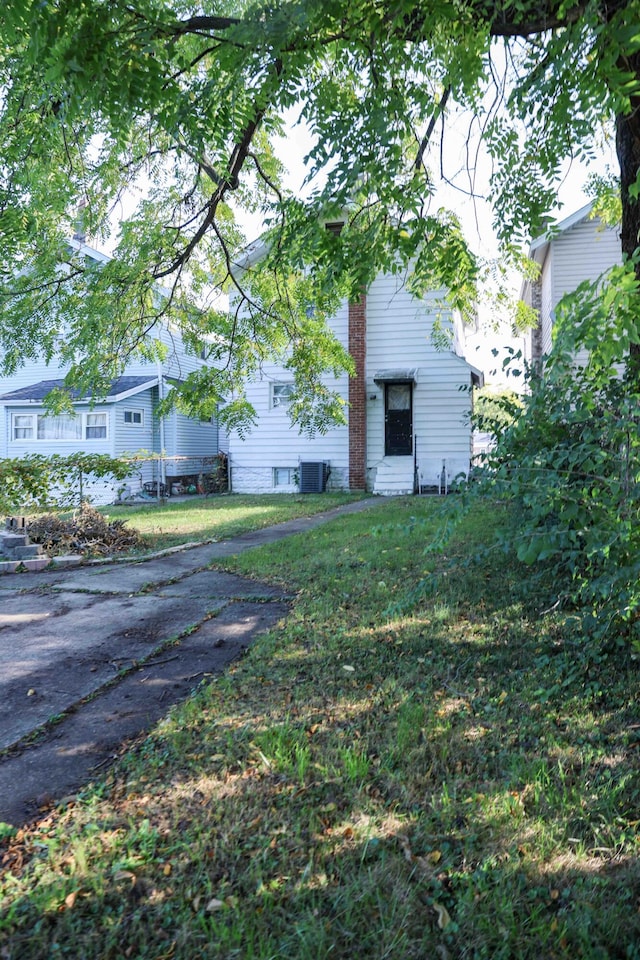 view of yard featuring central AC