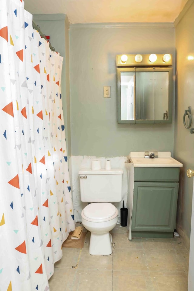 bathroom with toilet, vanity, and a shower with shower curtain