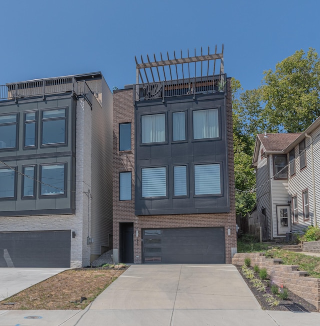 view of front facade with a garage