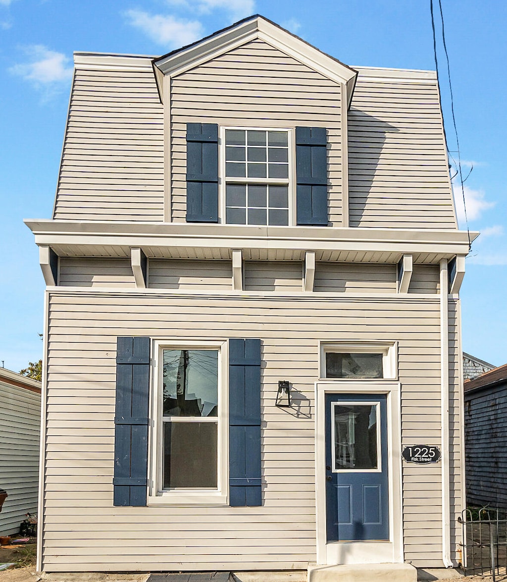 view of front of home