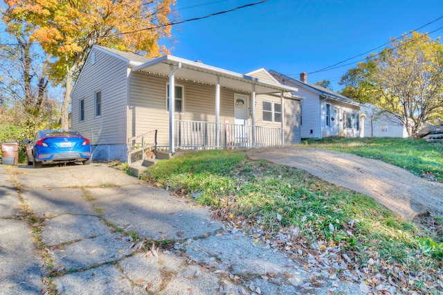 view of front of property featuring a porch