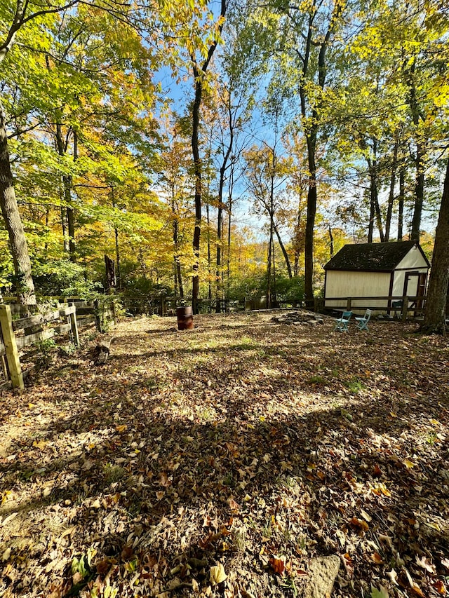 view of yard featuring a storage shed and an outdoor structure