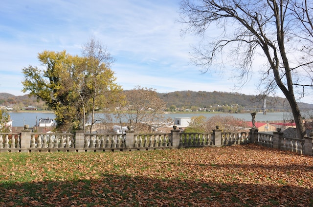 view of yard featuring a water view