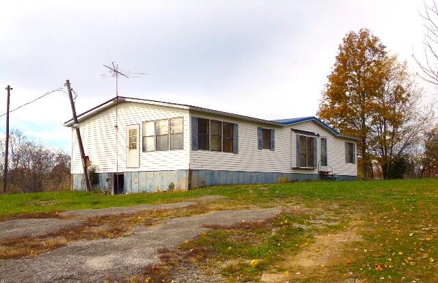 view of side of property featuring a lawn