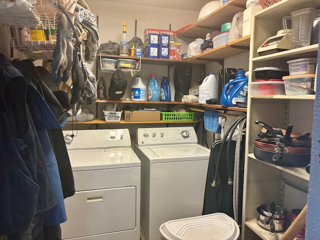 washroom featuring washing machine and clothes dryer