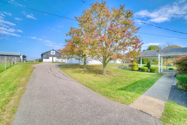 view of front facade with a front yard