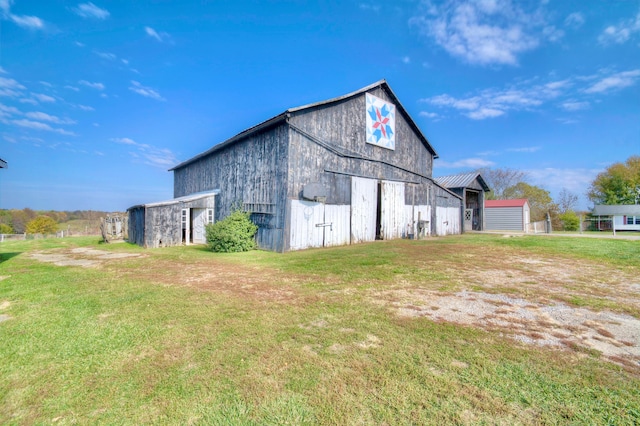 view of outdoor structure with a yard