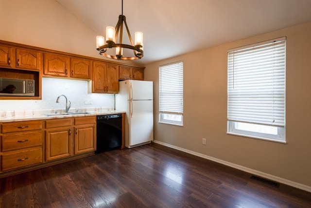 kitchen featuring a sink, visible vents, freestanding refrigerator, dishwasher, and stainless steel microwave